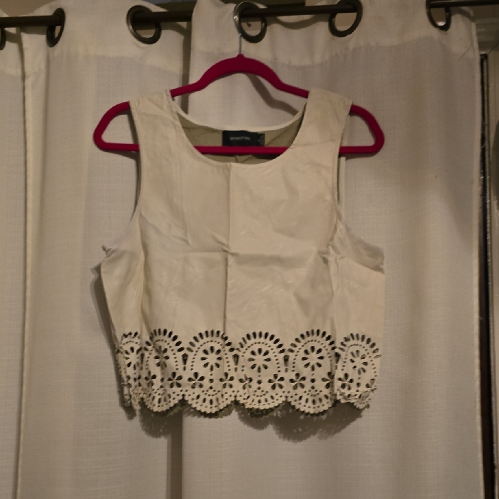 MINKPINK Cream Eyelet Hem Crop Top